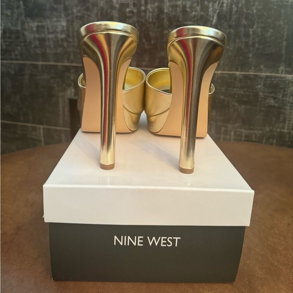 NIB Nine West Wilia Platform Heels in Gold - Sz 9 - Picture 8 of 12